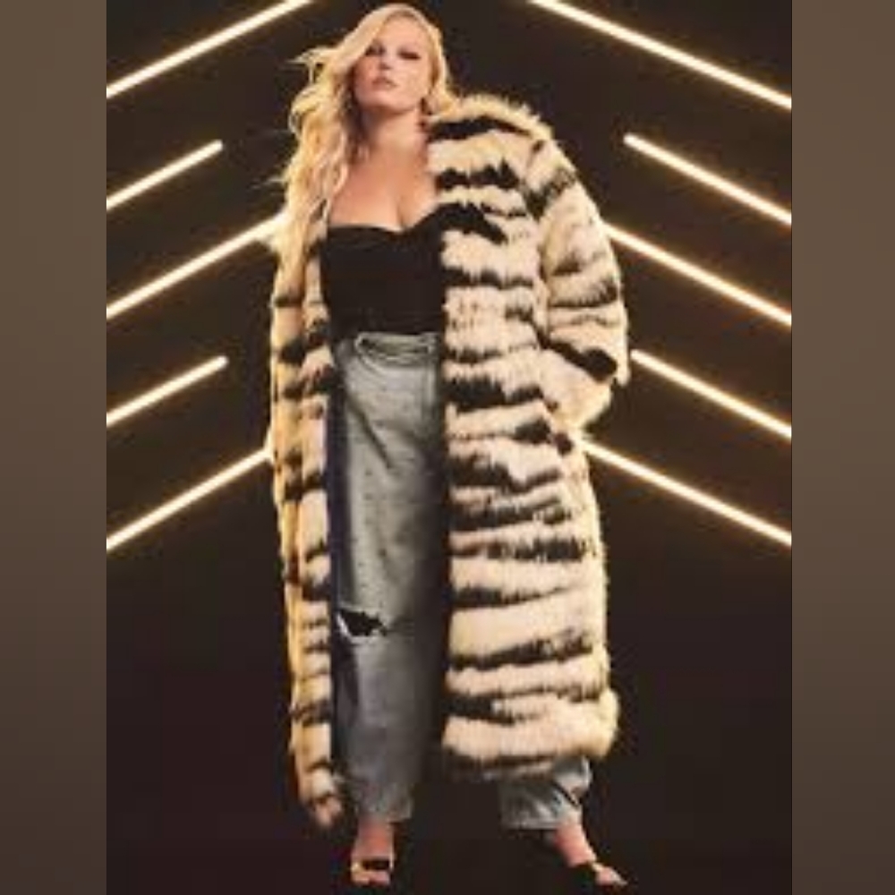 ISO ELOQUII FUR COAT 26/28